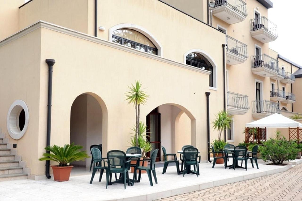 Hotel Villa Rosa Martina Franca Exterior foto